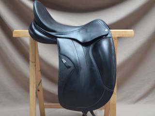 Equipe Kalifornia Monoflap prawie nowe siodło ujeżdżeniowe dla jeźdźca z długą nogą 18” +1.5