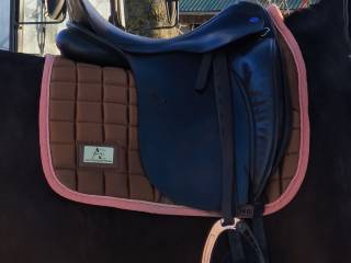 Sprzedam siodło ujeżdżeniowe