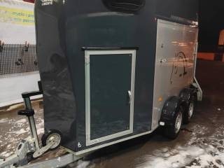 Wynajem przyczep do przewozu koni