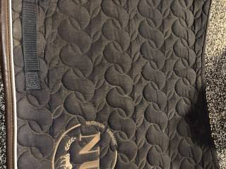 Granatowy Czaprak Kentucky