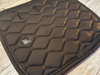 Eskadron Heritage Black truffle Czaprak ujeżdżeniowy błyszczący