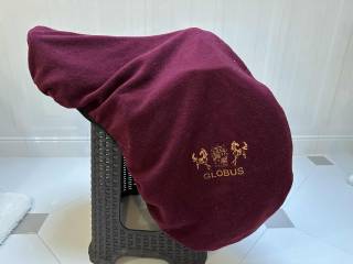 Bordowy pokrowiec na siodło Globus