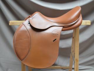 Tekna jasno brązowe siodło skokowe 17,5 (31cm) MW