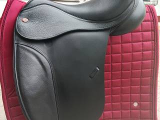 Siodło ujeżdżeniowe Kent & Masters R-Series Dressage Moveable Block HIGH WITHER 17,5