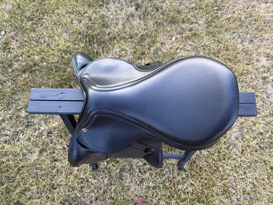 Siodło skokowe 17,5” łęk M 29 cm Ryszard Andersz czarne