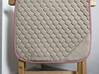 Czaprak ujezdzeniowy Kentucky onion quilt Full DL beżowy